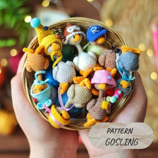 Amigurumi crochet pattern of small goslings