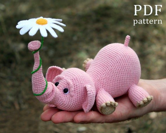 Amigurumi Elephant and balloon.