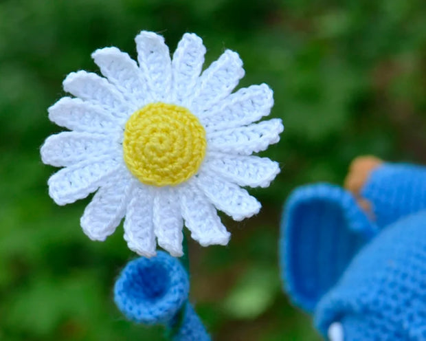 Amigurumi Elephant and balloon.