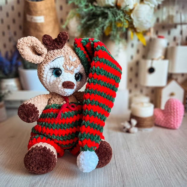 deer crochet pattern, christmas reindeer with outfit