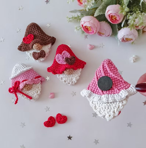 Set of 7 gnome with hearts, Cute Valentine’s Day pattern