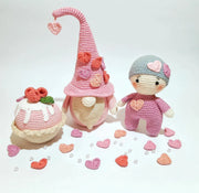 crochet pattern Valentine gnome with Doll in a costume  and Cupcake.