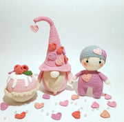 crochet pattern Valentine gnome with Doll in a costume  and Cupcake.