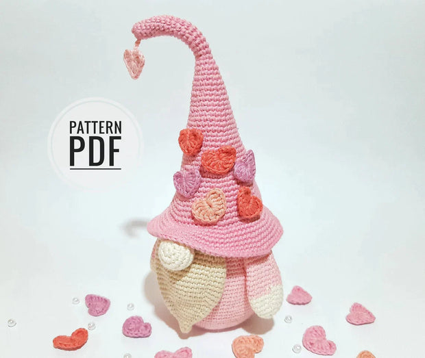 crochet pattern Valentine gnome with Doll in a costume  and Cupcake.