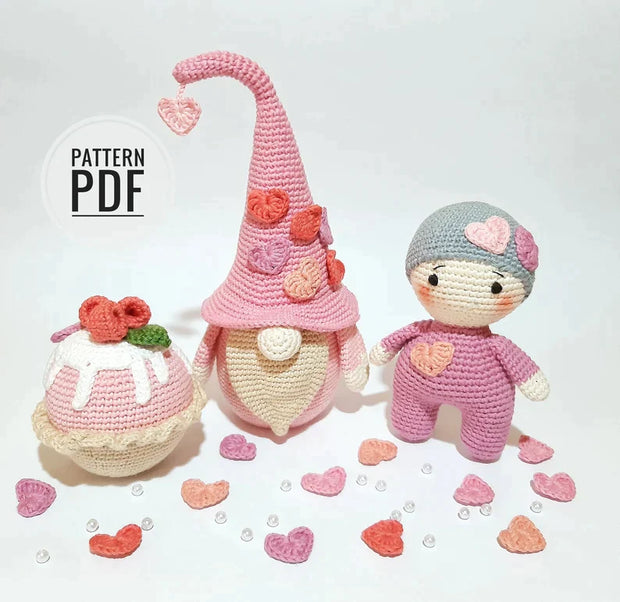 crochet pattern Valentine gnome with Doll in a costume  and Cupcake.